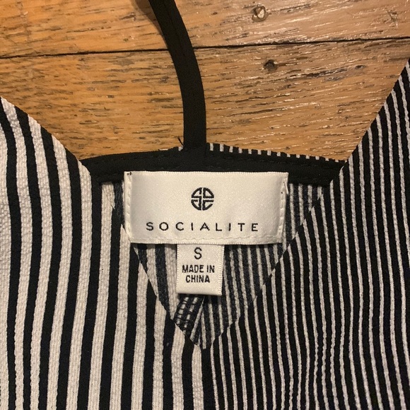 Socialite Tank Top - Picture 3 of 3